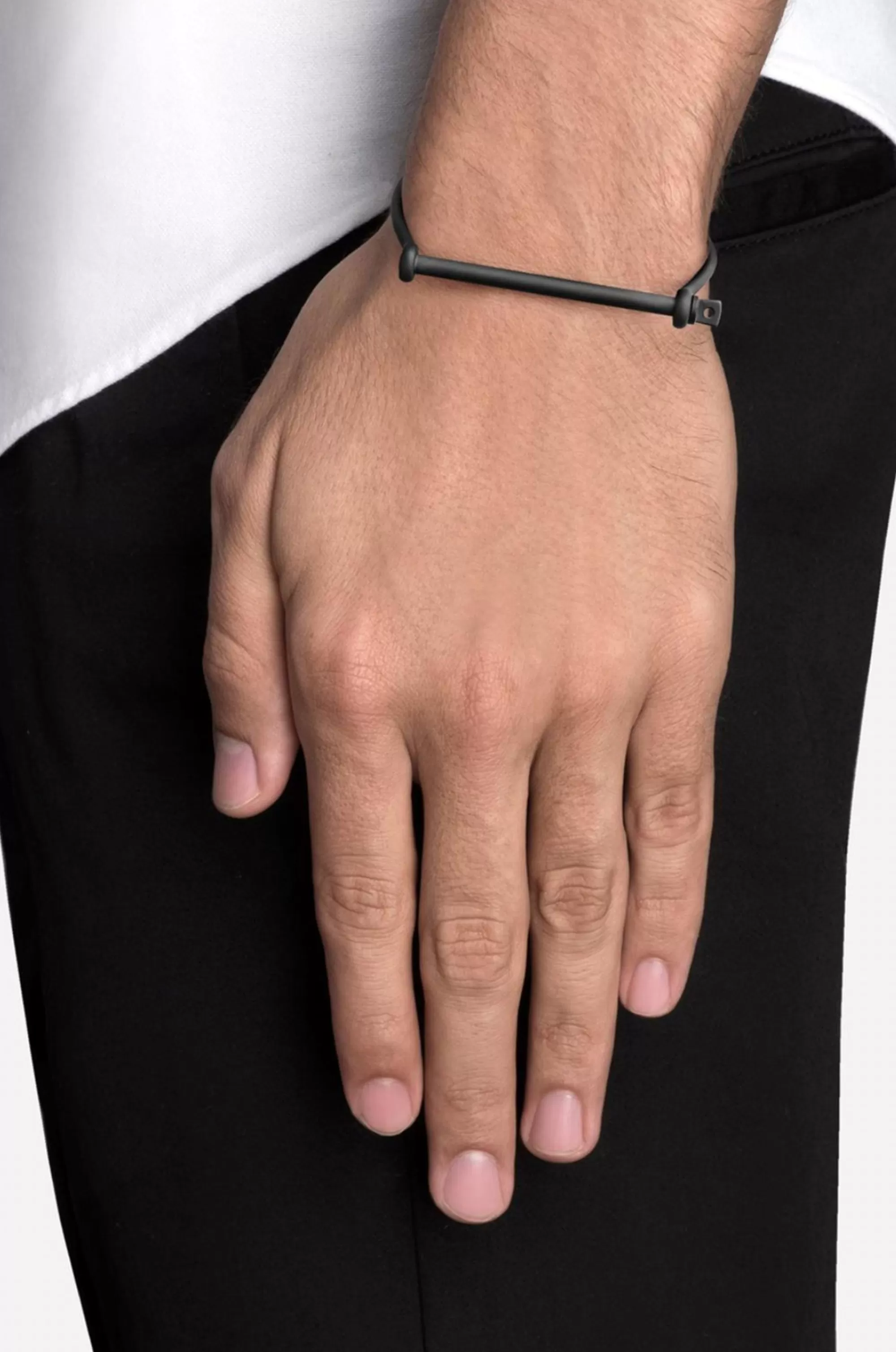 Accessories>Miansai Thin Screw Cuff Noir