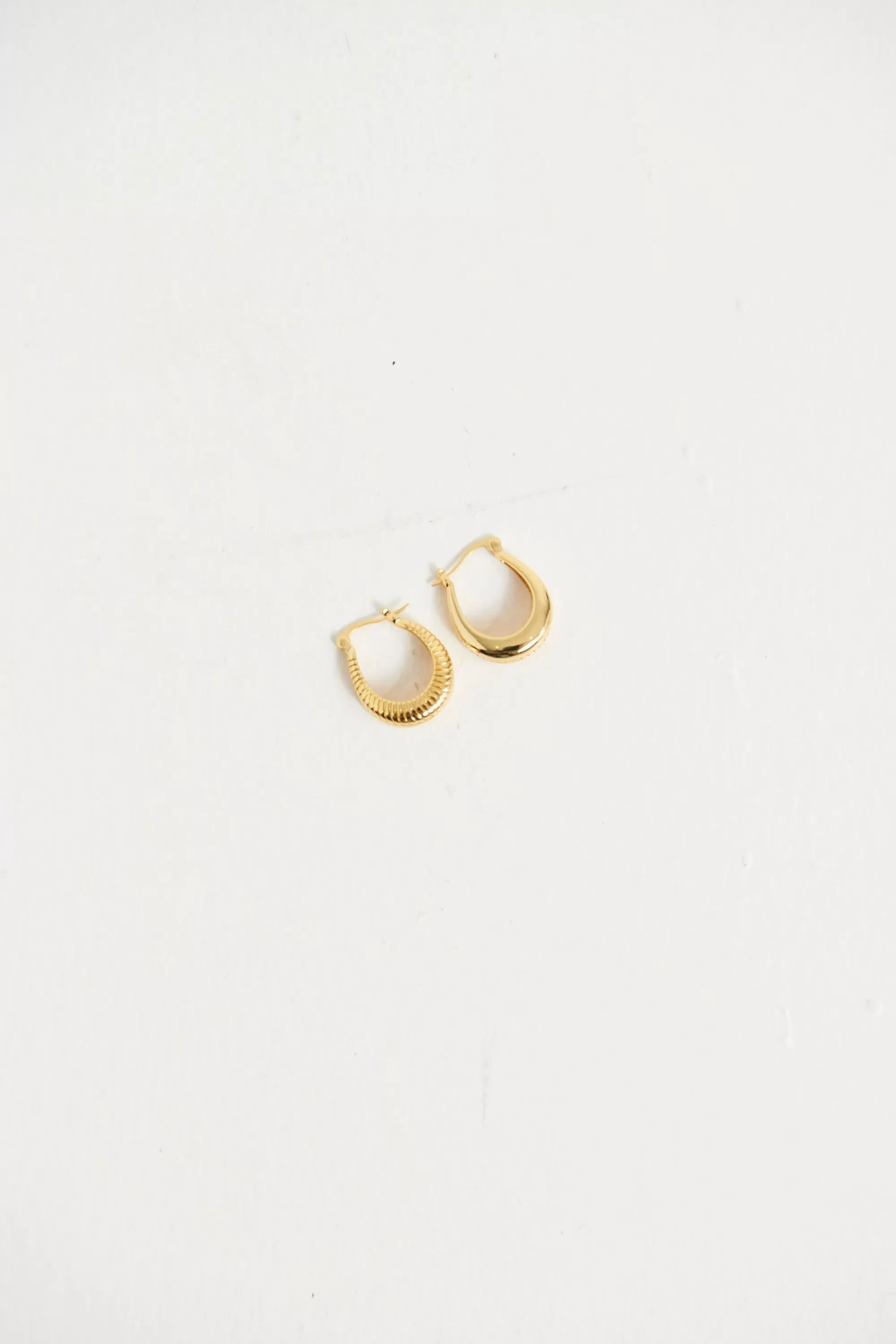 Accessories>Angels Whisper Oval Coil Gold Plated Earrings