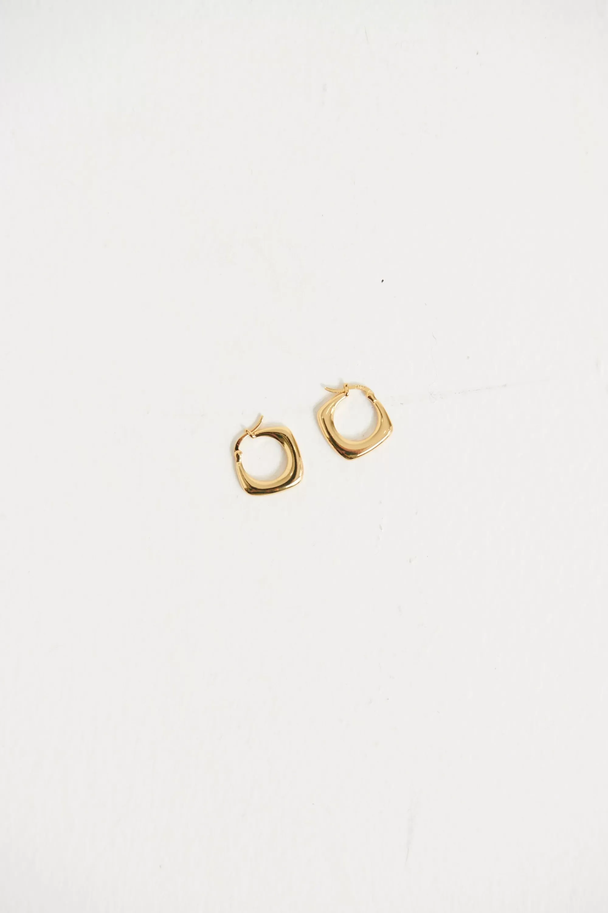 Accessories>Angels Whisper True Square Earrings Gold