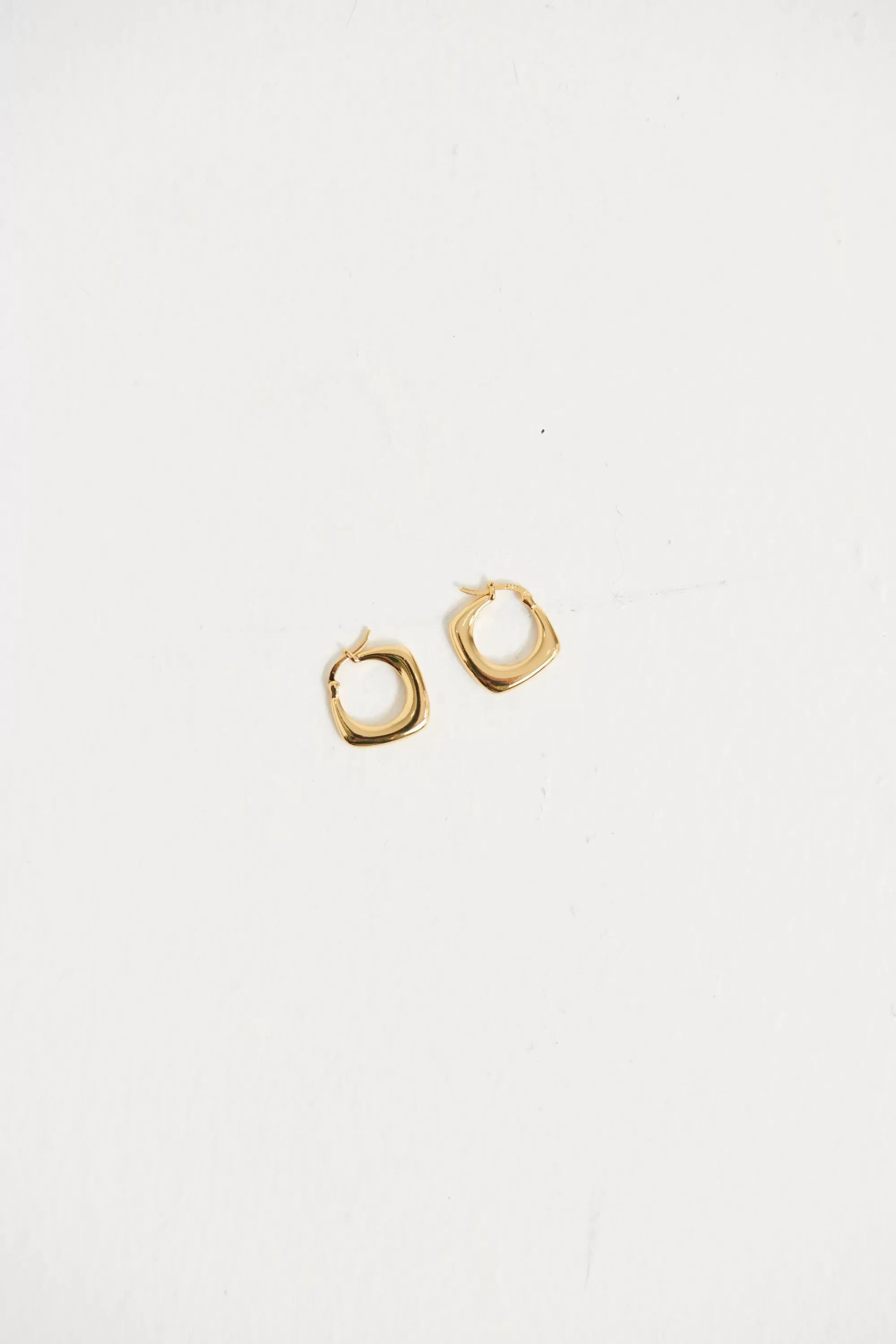 Accessories>Angels Whisper True Square Earrings Gold